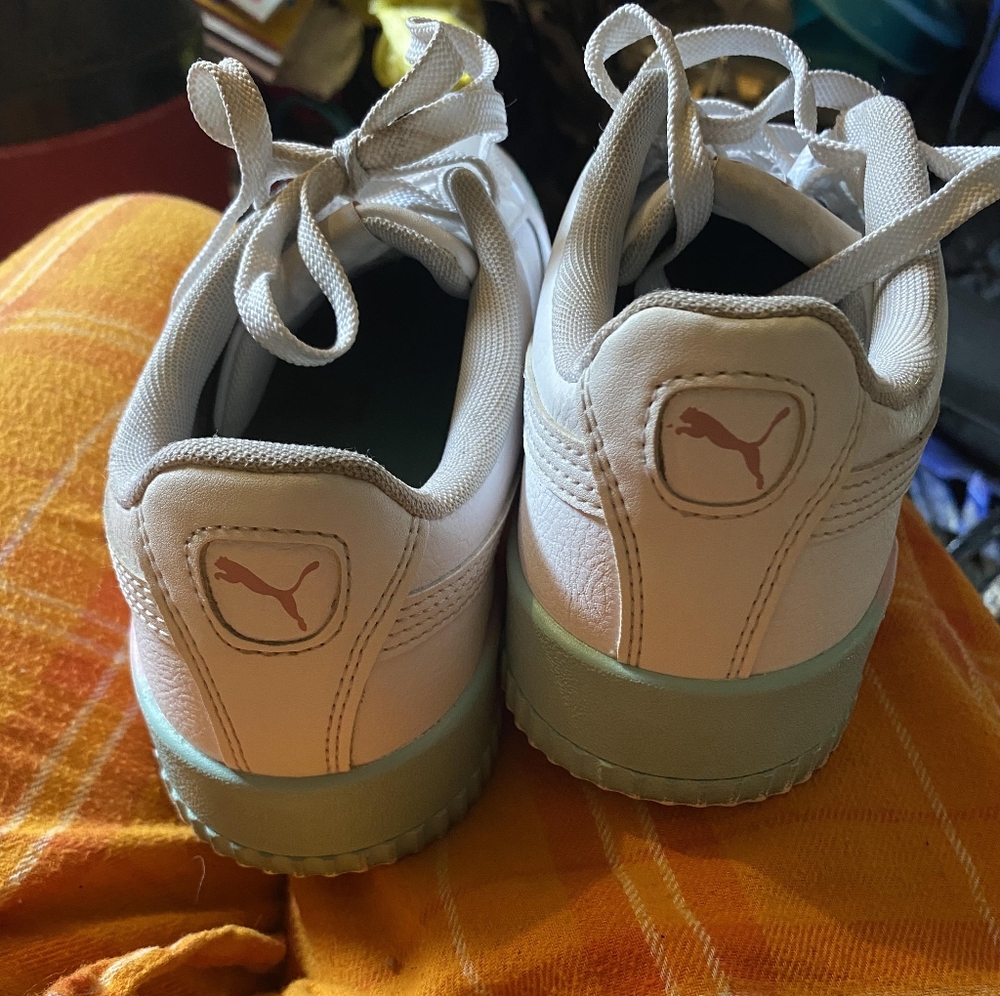 Women's shoes